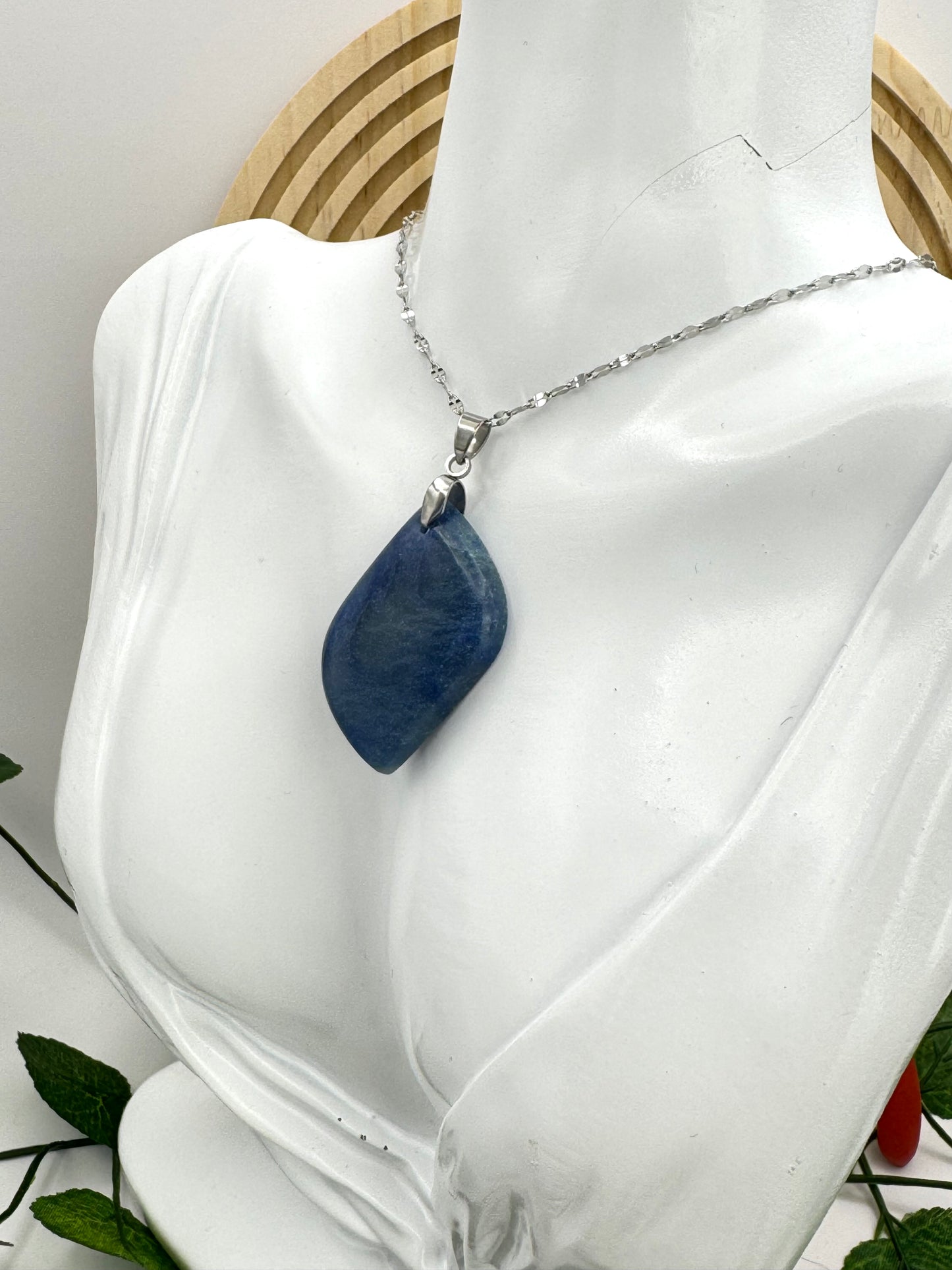 Pendentif Quartz Bleu forme S