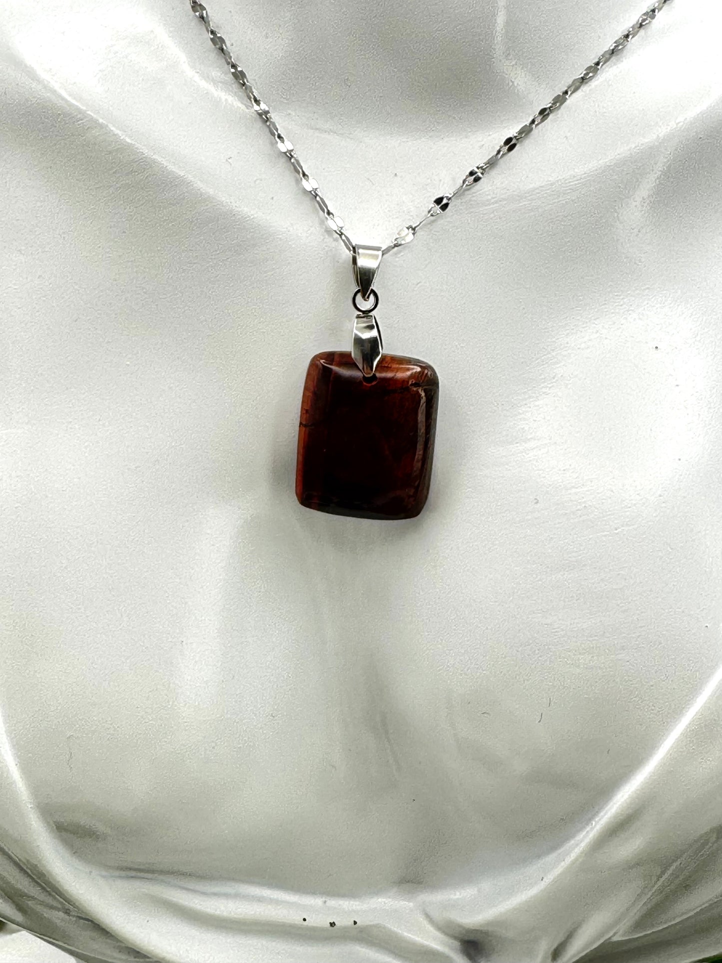 Pendentif carré Œil de Taureau