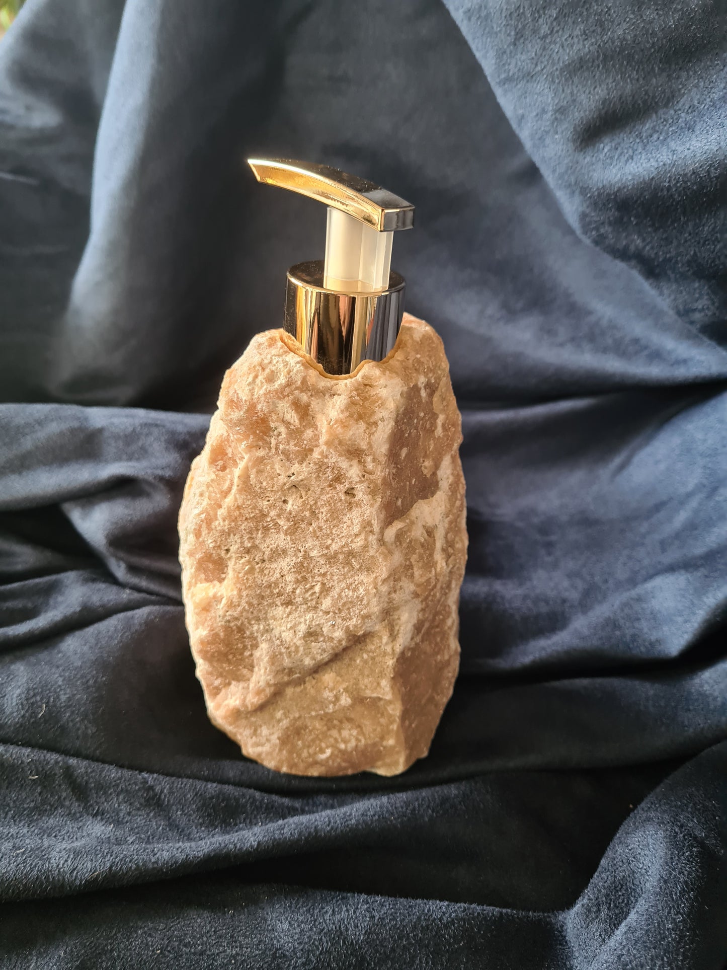 Soap dispenser Calcite Orchid raw quality Extra