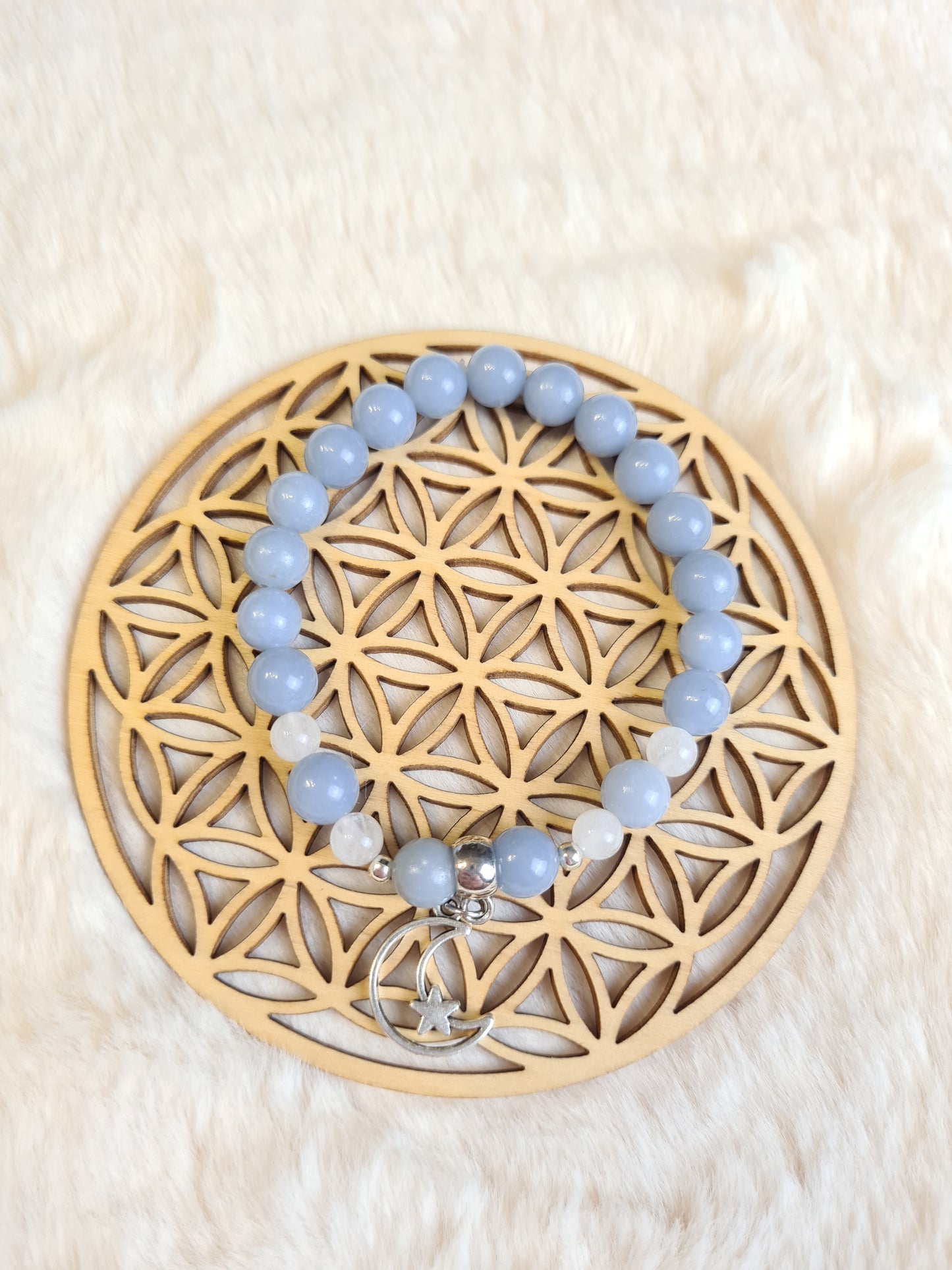 Bracelet "Féminité Angélique" en Angélite 8mm et Pierre de lune 6mm.