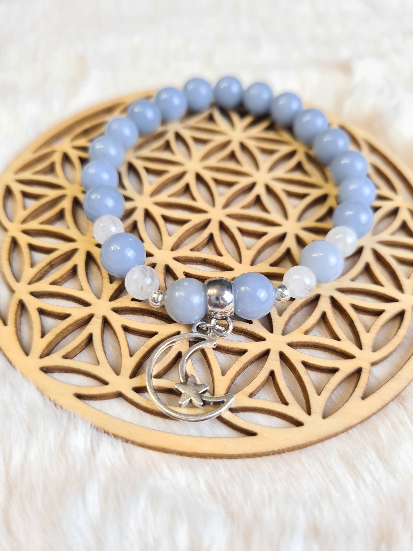 Bracelet "Féminité Angélique" en Angélite 8mm et Pierre de lune 6mm.