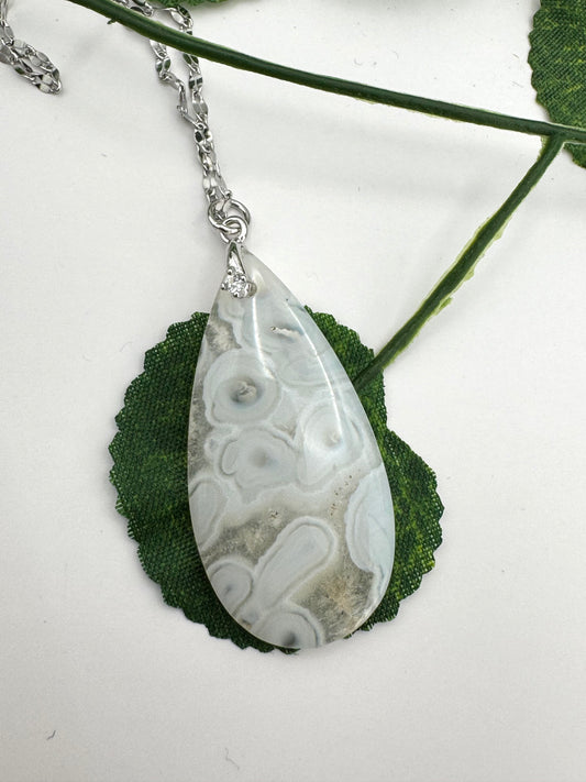 Pendentif Calcédoine d’Indonésie goutte blanche