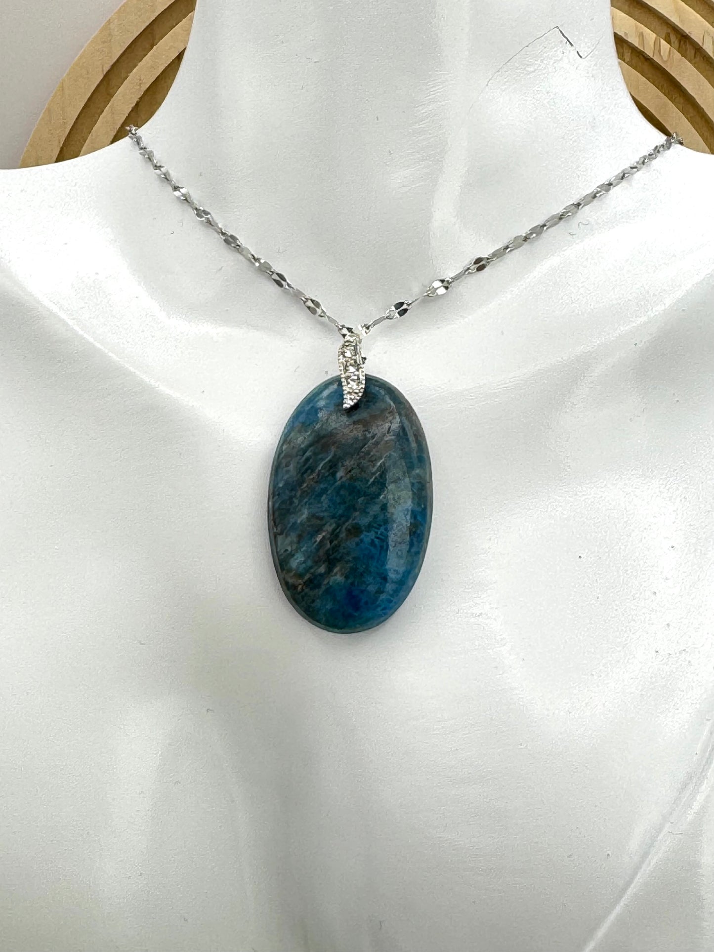 Pendentif Apatite Bleu Ovale