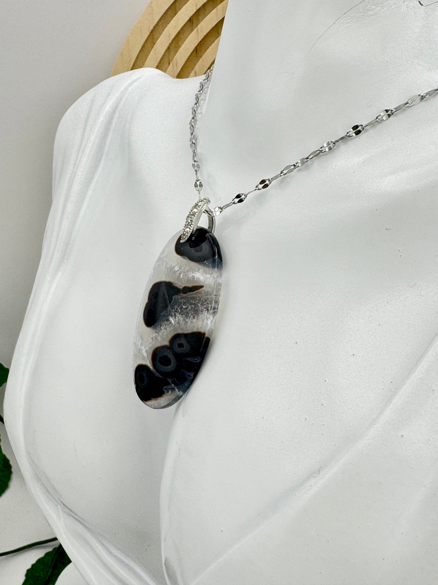 Pendentif Calcédoine d’Indonésie ovale
