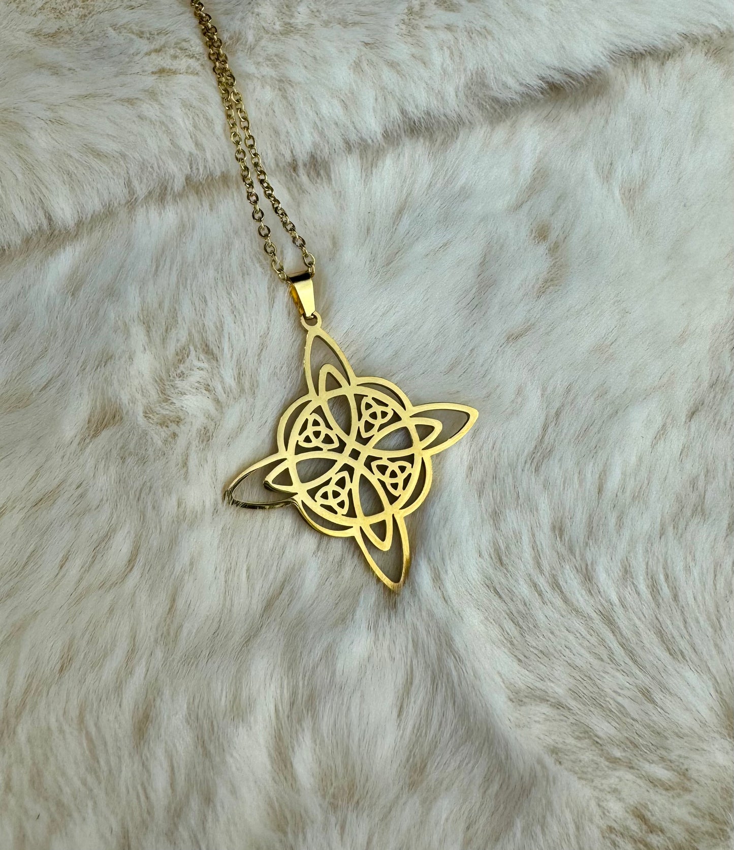 Collier Noeud de Sorcière