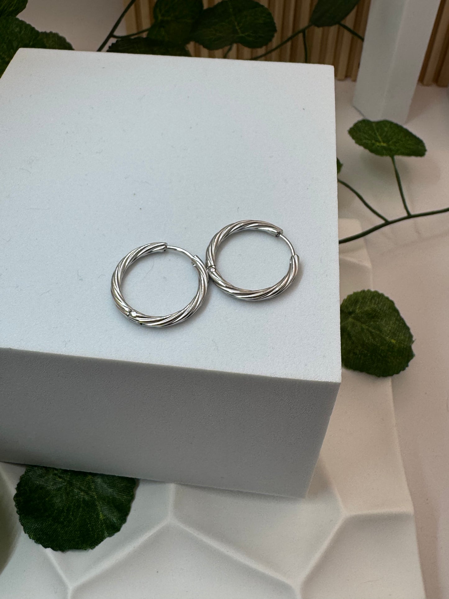 Créoles torsadées 21mm acier inoxydable argenté ou doré