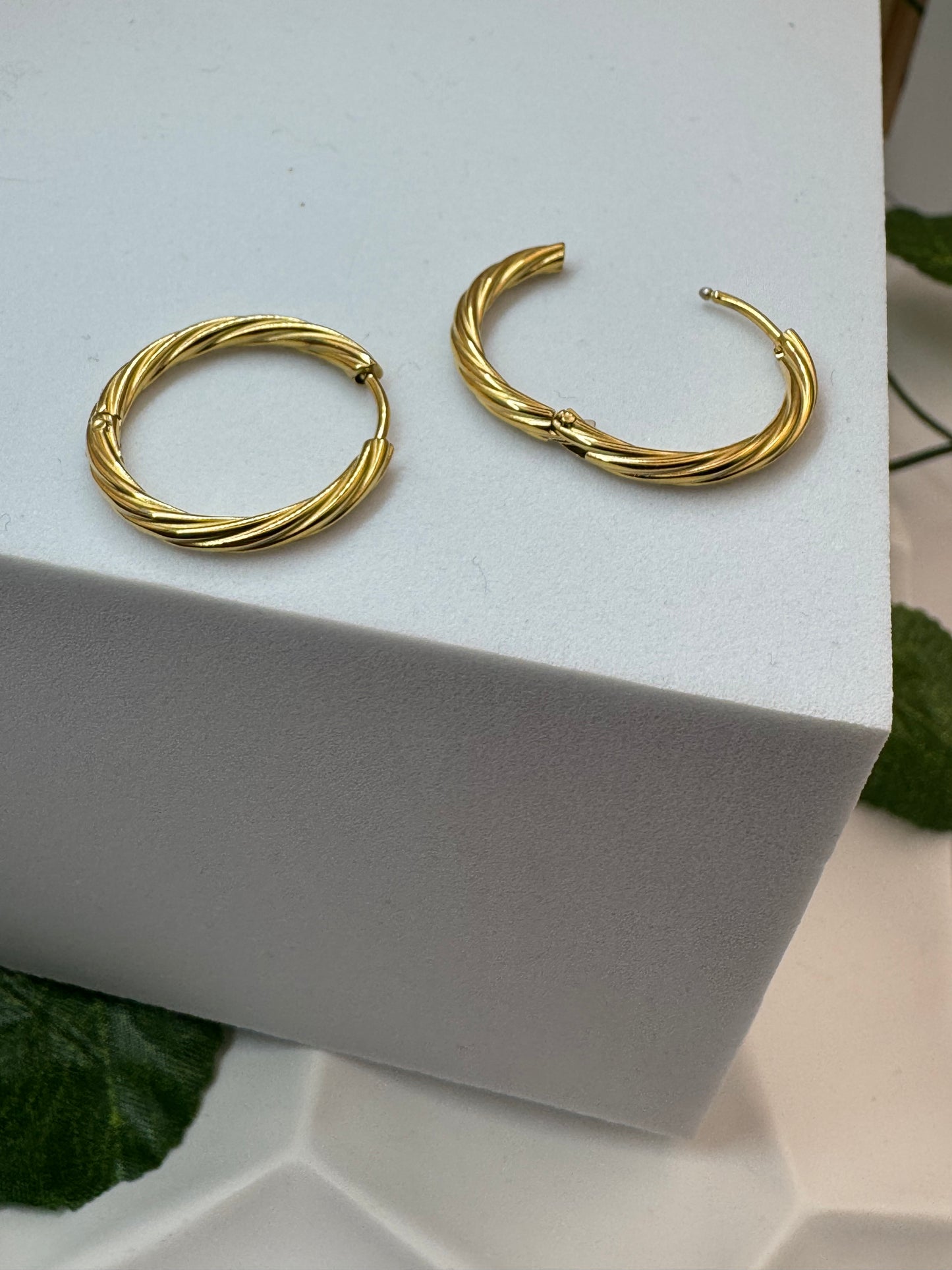 Créoles torsadées 21mm acier inoxydable argenté ou doré