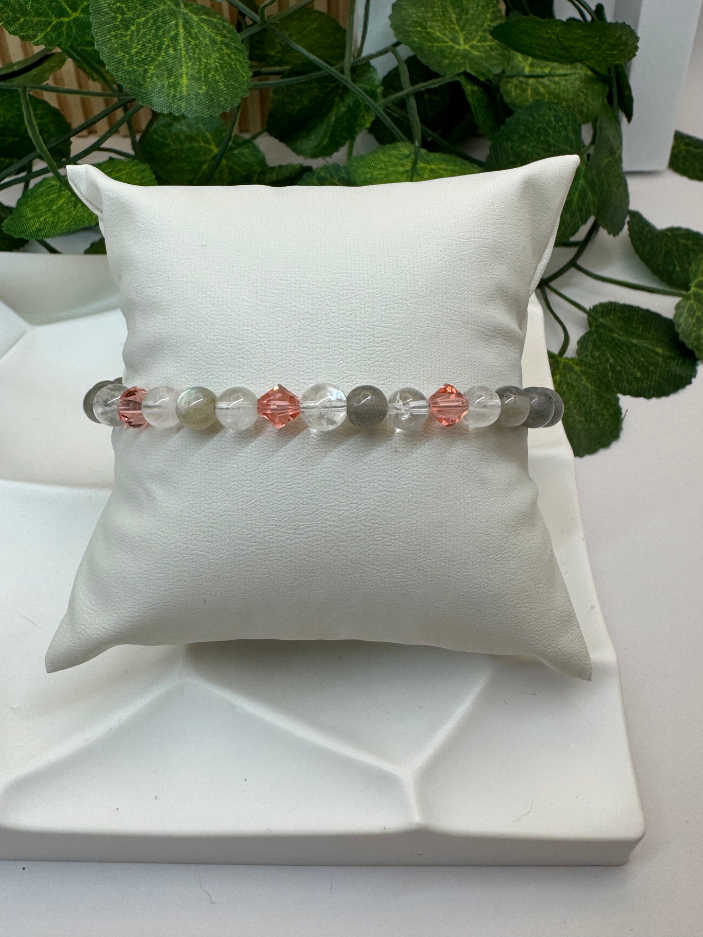 Bracelet Labradorite 6mm & Cristal de Roche avec Swarovski Rose-Orangé « Mystère et Éclat »