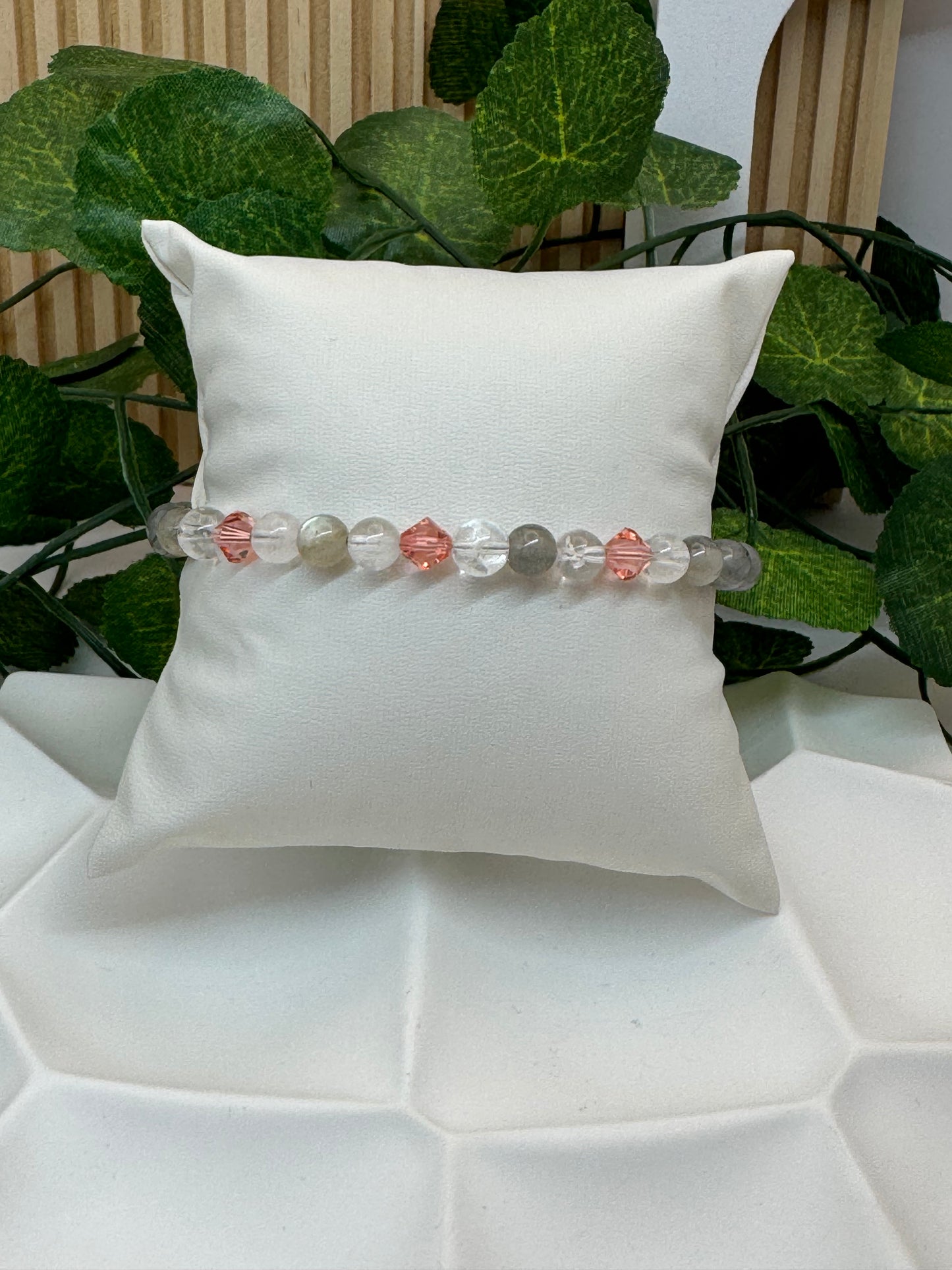 Bracelet Labradorite 6mm & Cristal de Roche avec Swarovski Rose-Orangé « Mystère et Éclat »