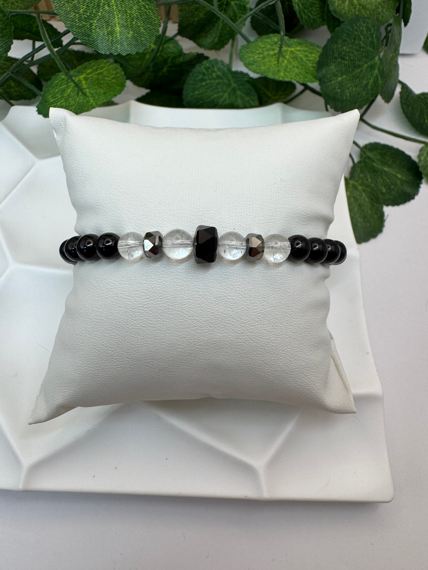 Bracelet Tourmaline 6mm, Cristal de Roche & Jais Facetté avec Swarovski Gris « Élégance Contrastée »