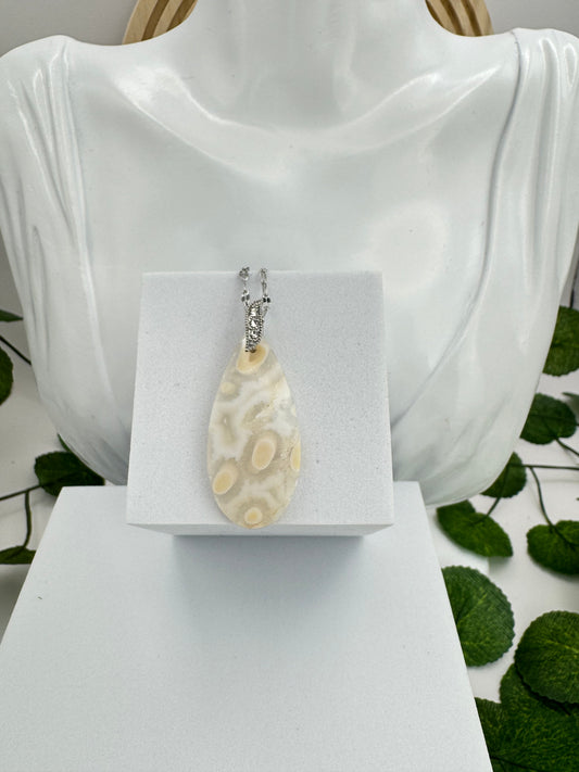 Pendentif Calcédoine d’Indonésie goutte beige